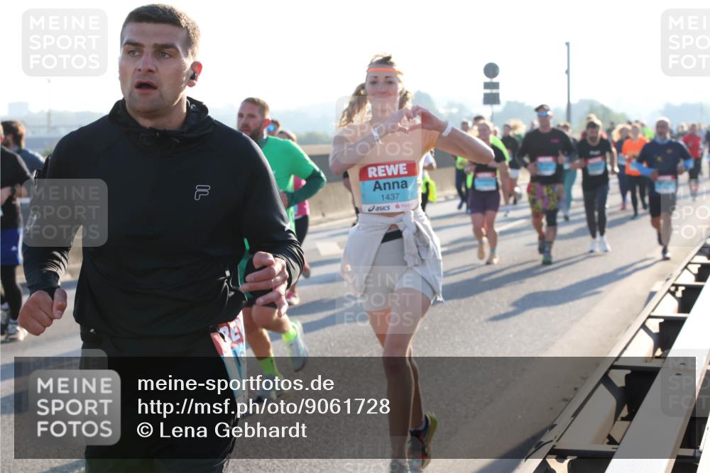 03.10.2025 - Köhlbrandbrückenlauf Lena Gebhardt http://msf.ph/oto/9061728 03.10.2025 09:19:54 Position 1 1437 meine-sportfotos.de