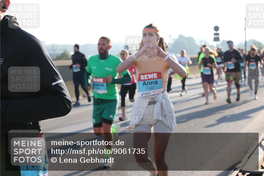03.10.2025 - Köhlbrandbrückenlauf Lena Gebhardt http://msf.ph/oto/9061735 03.10.2025 09:19:54 Position 1 3, 293, 1437 meine-sportfotos.de