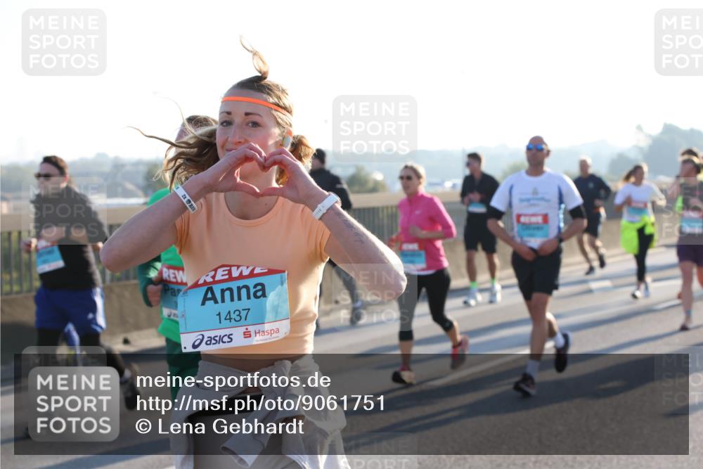 03.10.2025 - Köhlbrandbrückenlauf Lena Gebhardt http://msf.ph/oto/9061751 03.10.2025 09:19:55 Position 1 2, 1437 meine-sportfotos.de