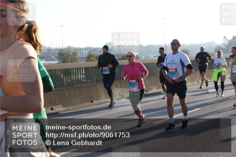 03.10.2025 - Köhlbrandbrückenlauf Lena Gebhardt http://msf.ph/oto/9061753 03.10.2025 09:19:55 Position 1  meine-sportfotos.de