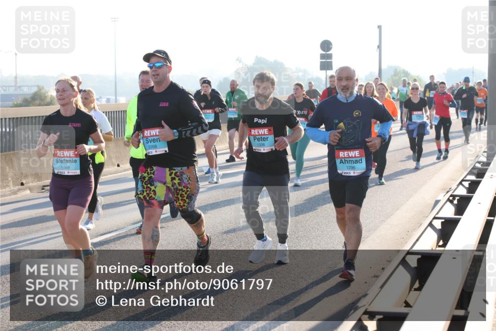 03.10.2025 - Köhlbrandbrückenlauf Lena Gebhardt http://msf.ph/oto/9061797 03.10.2025 09:19:57 Position 1 3268, 1169, 1336, 1296 meine-sportfotos.de
