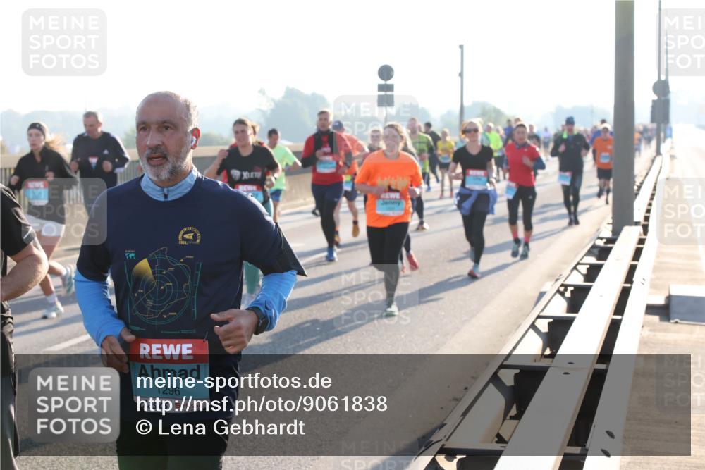 03.10.2025 - Köhlbrandbrückenlauf Lena Gebhardt http://msf.ph/oto/9061838 03.10.2025 09:19:58 Position 1 1296, 2024 meine-sportfotos.de