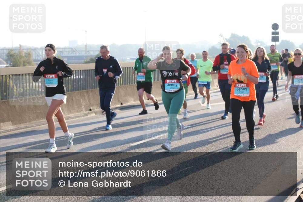 03.10.2025 - Köhlbrandbrückenlauf Lena Gebhardt http://msf.ph/oto/9061866 03.10.2025 09:19:59 Position 1 3753, 1773, 1350 meine-sportfotos.de