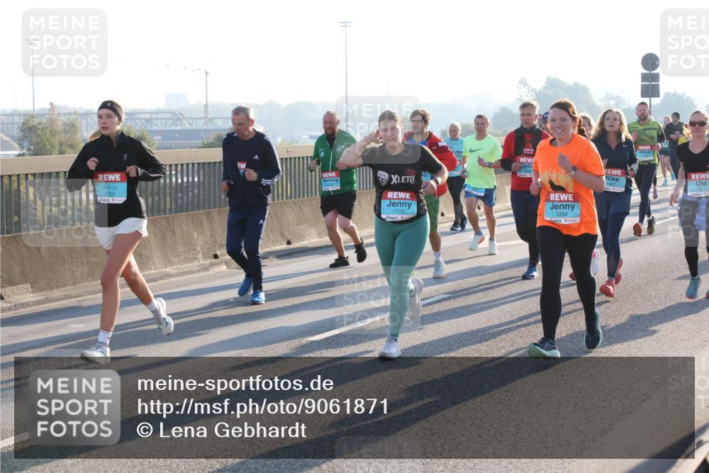 03.10.2025 - Köhlbrandbrückenlauf Lena Gebhardt http://msf.ph/oto/9061871 03.10.2025 09:19:59 Position 1 3753, 1773, 1350, 1327, 1331 meine-sportfotos.de