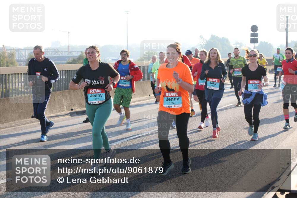 03.10.2025 - Köhlbrandbrückenlauf Lena Gebhardt http://msf.ph/oto/9061879 03.10.2025 09:20:00 Position 1 1773, 3484, 1350, 1716, 1327, 1331 meine-sportfotos.de