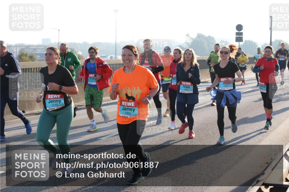03.10.2025 - Köhlbrandbrückenlauf Lena Gebhardt http://msf.ph/oto/9061887 03.10.2025 09:20:00 Position 1 1773, 1350, 1331, 1327 meine-sportfotos.de