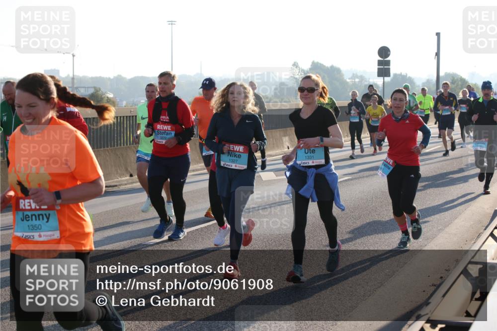 03.10.2025 - Köhlbrandbrückenlauf Lena Gebhardt http://msf.ph/oto/9061908 03.10.2025 09:20:00 Position 1 1350, 3272, 1327, 1331 meine-sportfotos.de