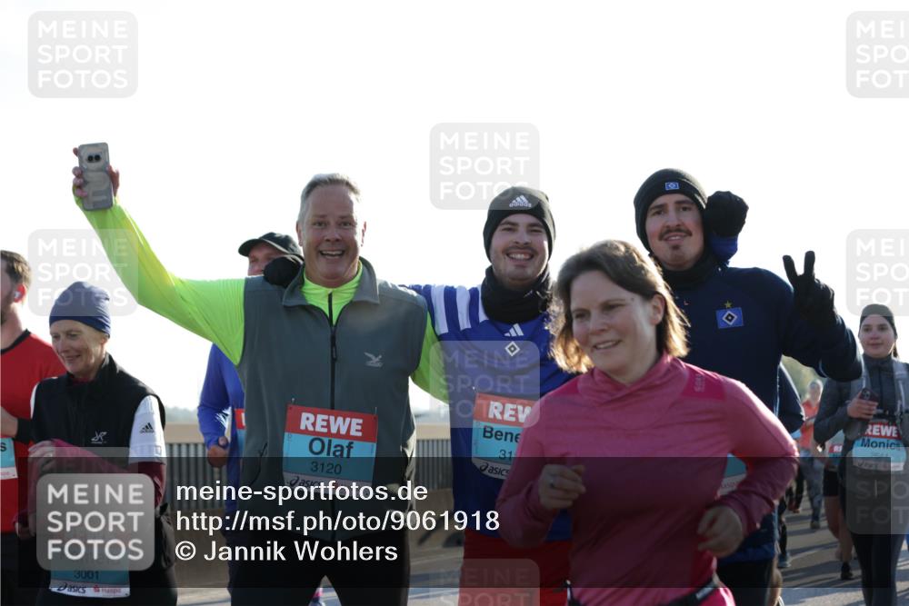 03.10.2025 - Köhlbrandbrückenlauf Jannik Wohlers http://msf.ph/oto/9061918 03.10.2025 09:23:20 Position 3 3001, 31, 3120, 2644 meine-sportfotos.de