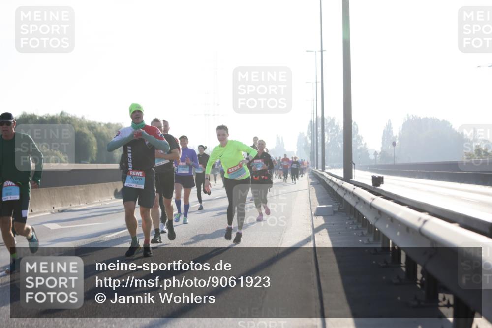03.10.2025 - Köhlbrandbrückenlauf Jannik Wohlers http://msf.ph/oto/9061923 03.10.2025 09:15:16 Position 3 49 meine-sportfotos.de