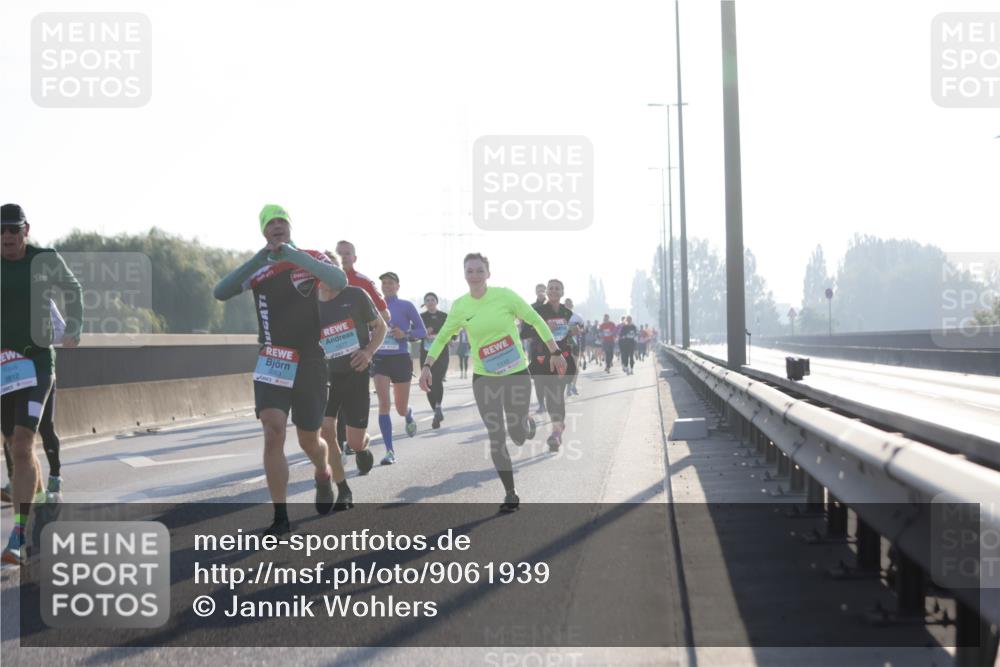 03.10.2025 - Köhlbrandbrückenlauf Jannik Wohlers http://msf.ph/oto/9061939 03.10.2025 09:15:16 Position 3 3812, 3053, 1077, 1110, 517 meine-sportfotos.de