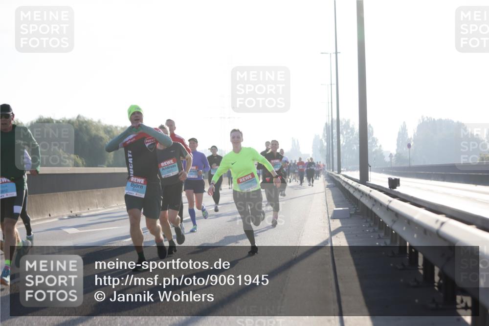 03.10.2025 - Köhlbrandbrückenlauf Jannik Wohlers http://msf.ph/oto/9061945 03.10.2025 09:15:16 Position 3 3053, 1077, 57 meine-sportfotos.de
