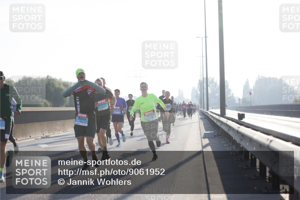 03.10.2025 - Köhlbrandbrückenlauf Jannik Wohlers http://msf.ph/oto/9061952 03.10.2025 09:15:16 Position 3 1077 meine-sportfotos.de