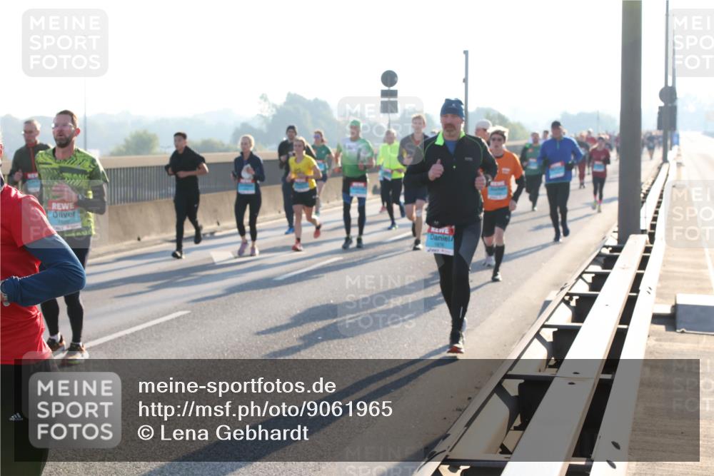 03.10.2025 - Köhlbrandbrückenlauf Lena Gebhardt http://msf.ph/oto/9061965 03.10.2025 09:20:02 Position 1  meine-sportfotos.de