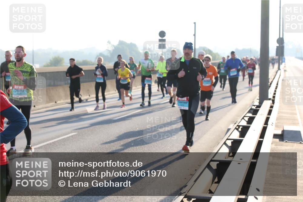 03.10.2025 - Köhlbrandbrückenlauf Lena Gebhardt http://msf.ph/oto/9061970 03.10.2025 09:20:03 Position 1  meine-sportfotos.de