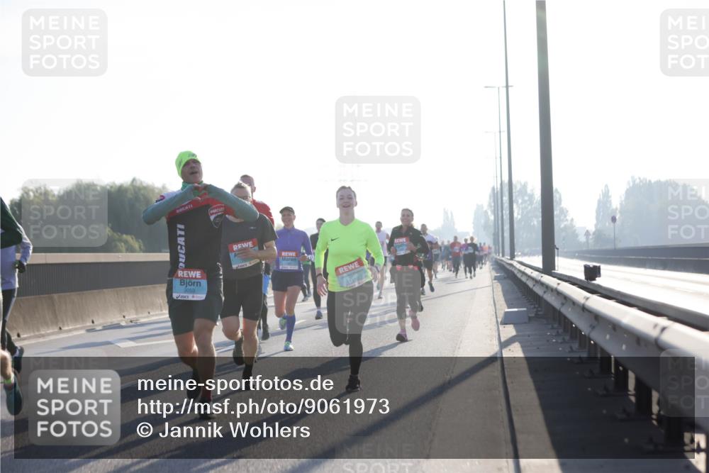 03.10.2025 - Köhlbrandbrückenlauf Jannik Wohlers http://msf.ph/oto/9061973 03.10.2025 09:15:17 Position 3 3053, 1110, 57 meine-sportfotos.de