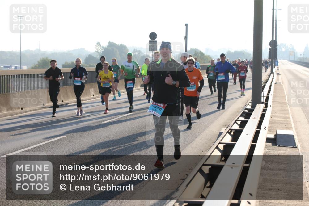 03.10.2025 - Köhlbrandbrückenlauf Lena Gebhardt http://msf.ph/oto/9061979 03.10.2025 09:20:03 Position 1 1876 meine-sportfotos.de