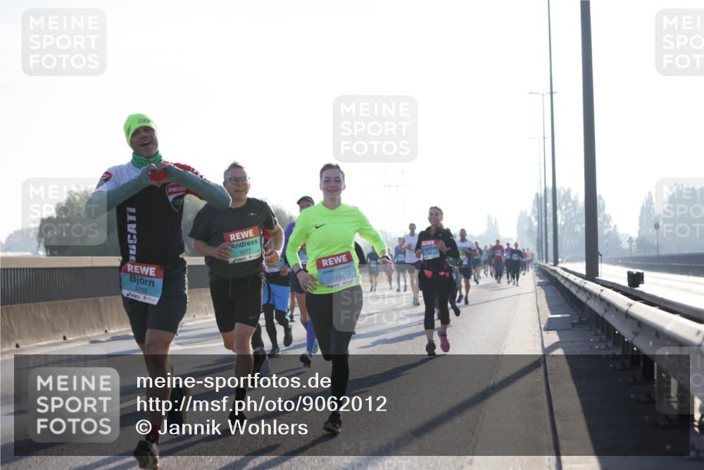 03.10.2025 - Köhlbrandbrückenlauf Jannik Wohlers http://msf.ph/oto/9062012 03.10.2025 09:15:17 Position 3 3053, 1077, 1110 meine-sportfotos.de