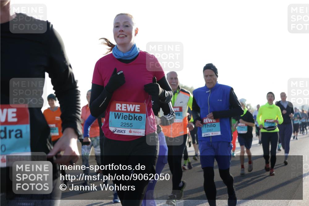 03.10.2025 - Köhlbrandbrückenlauf Jannik Wohlers http://msf.ph/oto/9062050 03.10.2025 09:23:25 Position 3 2255, 2067 meine-sportfotos.de