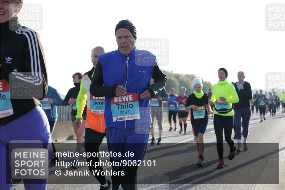 03.10.2025 - Köhlbrandbrückenlauf Jannik Wohlers http://msf.ph/oto/9062101 03.10.2025 09:23:26 Position 3 2004, 2244, 2067 meine-sportfotos.de