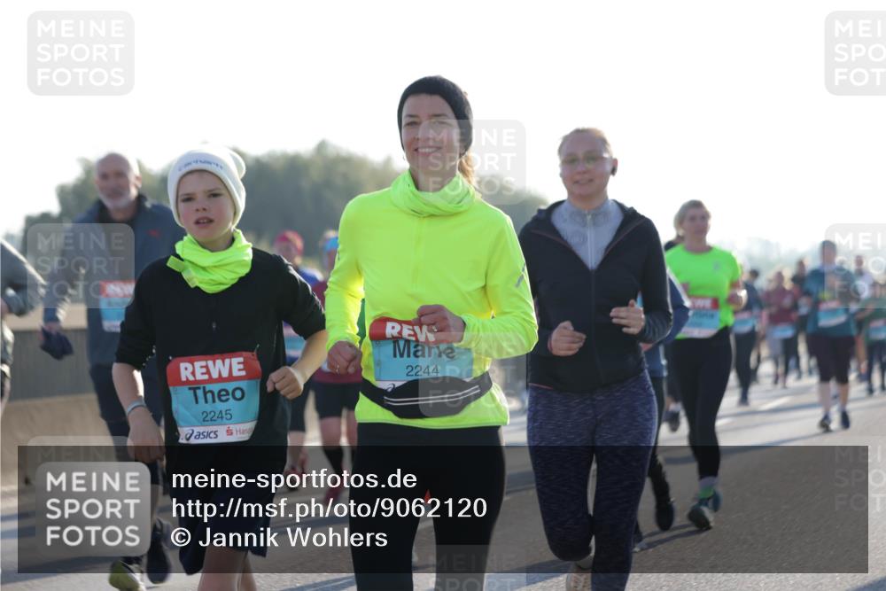 03.10.2025 - Köhlbrandbrückenlauf Jannik Wohlers http://msf.ph/oto/9062120 03.10.2025 09:23:27 Position 3 2245, 2244 meine-sportfotos.de