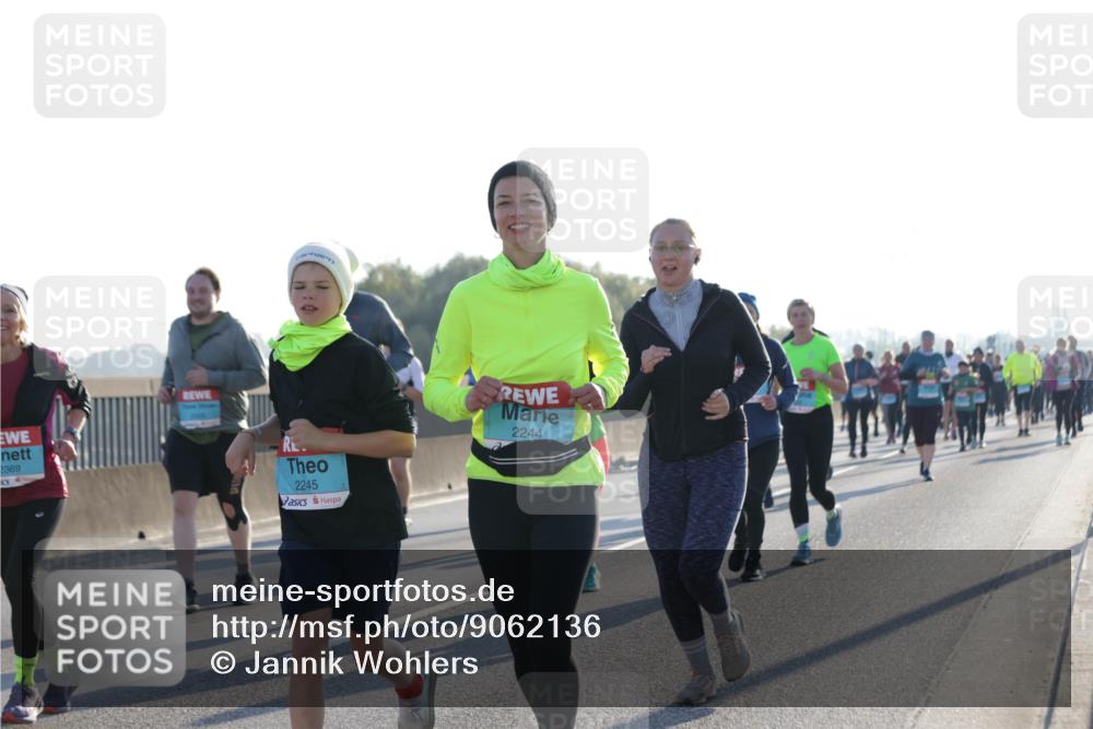 03.10.2025 - Köhlbrandbrückenlauf Jannik Wohlers http://msf.ph/oto/9062136 03.10.2025 09:23:28 Position 3 2369, 2245, 2244 meine-sportfotos.de