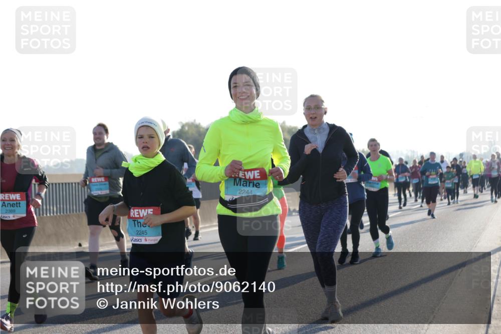 03.10.2025 - Köhlbrandbrückenlauf Jannik Wohlers http://msf.ph/oto/9062140 03.10.2025 09:23:28 Position 3 2369, 2245, 2244 meine-sportfotos.de
