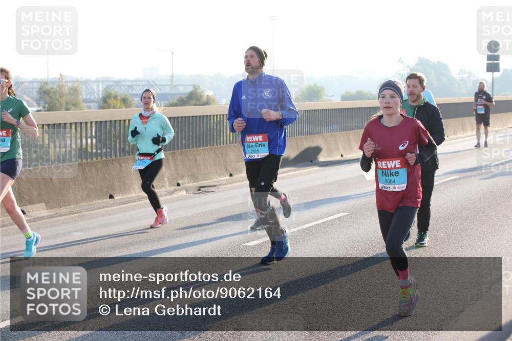 03.10.2025 - Köhlbrandbrückenlauf Lena Gebhardt http://msf.ph/oto/9062164 03.10.2025 09:20:09 Position 1 2029, 2084 meine-sportfotos.de