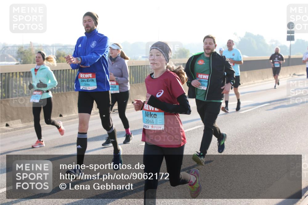 03.10.2025 - Köhlbrandbrückenlauf Lena Gebhardt http://msf.ph/oto/9062172 03.10.2025 09:20:10 Position 1 2029, 2084, 534 meine-sportfotos.de
