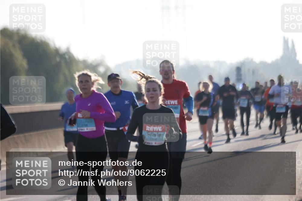 03.10.2025 - Köhlbrandbrückenlauf Jannik Wohlers http://msf.ph/oto/9062225 03.10.2025 09:15:30 Position 3 3766, 1208 meine-sportfotos.de