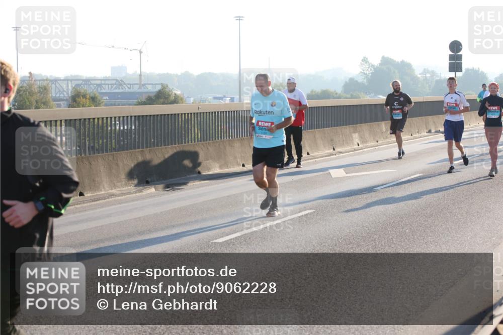 03.10.2025 - Köhlbrandbrückenlauf Lena Gebhardt http://msf.ph/oto/9062228 03.10.2025 09:20:11 Position 1  meine-sportfotos.de