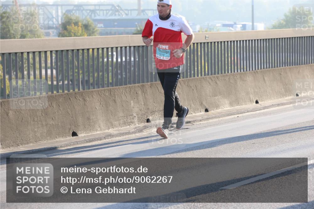 03.10.2025 - Köhlbrandbrückenlauf Lena Gebhardt http://msf.ph/oto/9062267 03.10.2025 09:20:13 Position 1 18161, 3615 meine-sportfotos.de