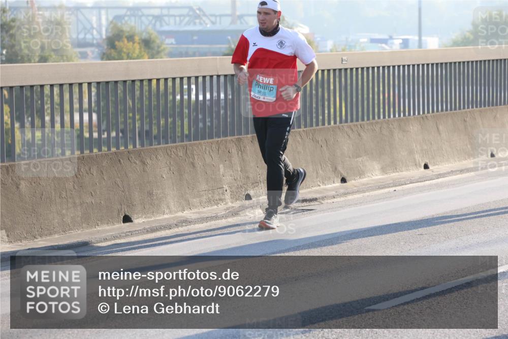 03.10.2025 - Köhlbrandbrückenlauf Lena Gebhardt http://msf.ph/oto/9062279 03.10.2025 09:20:13 Position 1 3615 meine-sportfotos.de