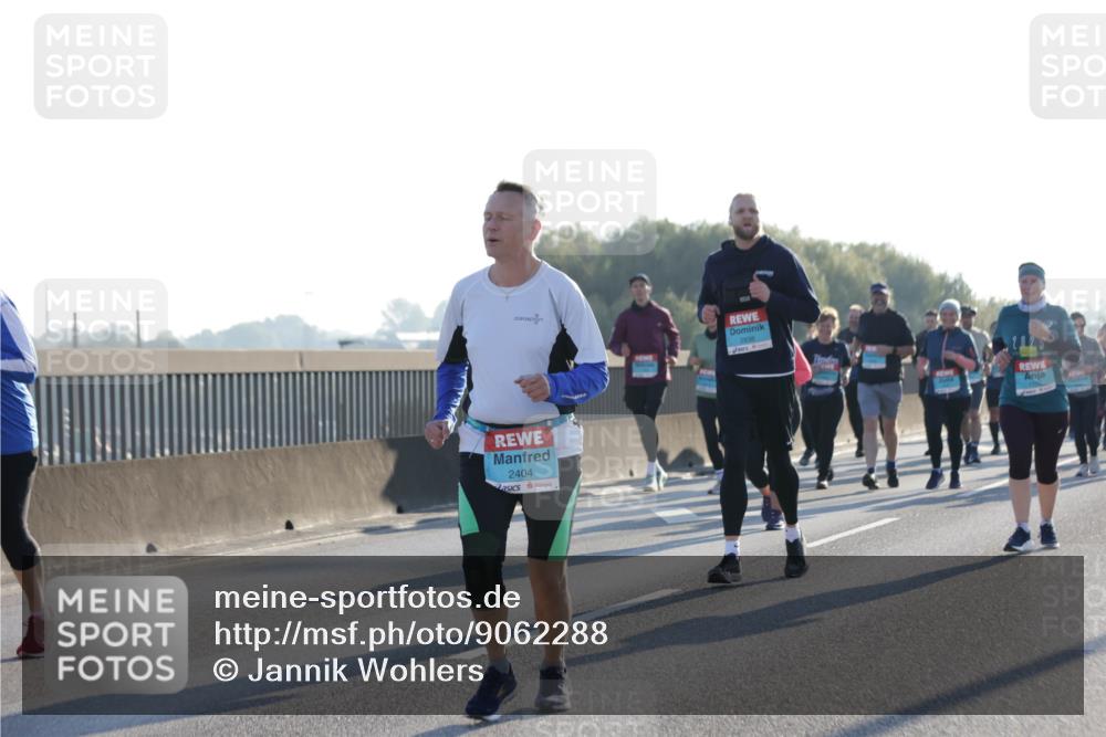 03.10.2025 - Köhlbrandbrückenlauf Jannik Wohlers http://msf.ph/oto/9062288 03.10.2025 09:23:32 Position 3 2404, 2838 meine-sportfotos.de