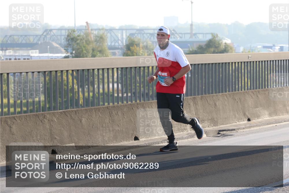 03.10.2025 - Köhlbrandbrückenlauf Lena Gebhardt http://msf.ph/oto/9062289 03.10.2025 09:20:14 Position 1  meine-sportfotos.de