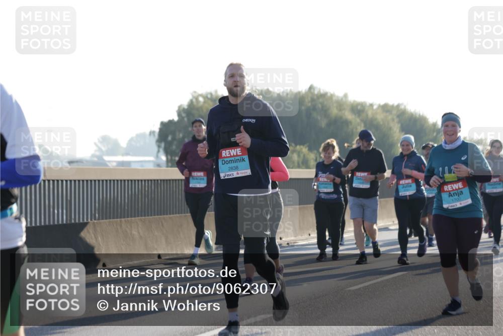 03.10.2025 - Köhlbrandbrückenlauf Jannik Wohlers http://msf.ph/oto/9062307 03.10.2025 09:23:33 Position 3 24, 2838, 1700 meine-sportfotos.de