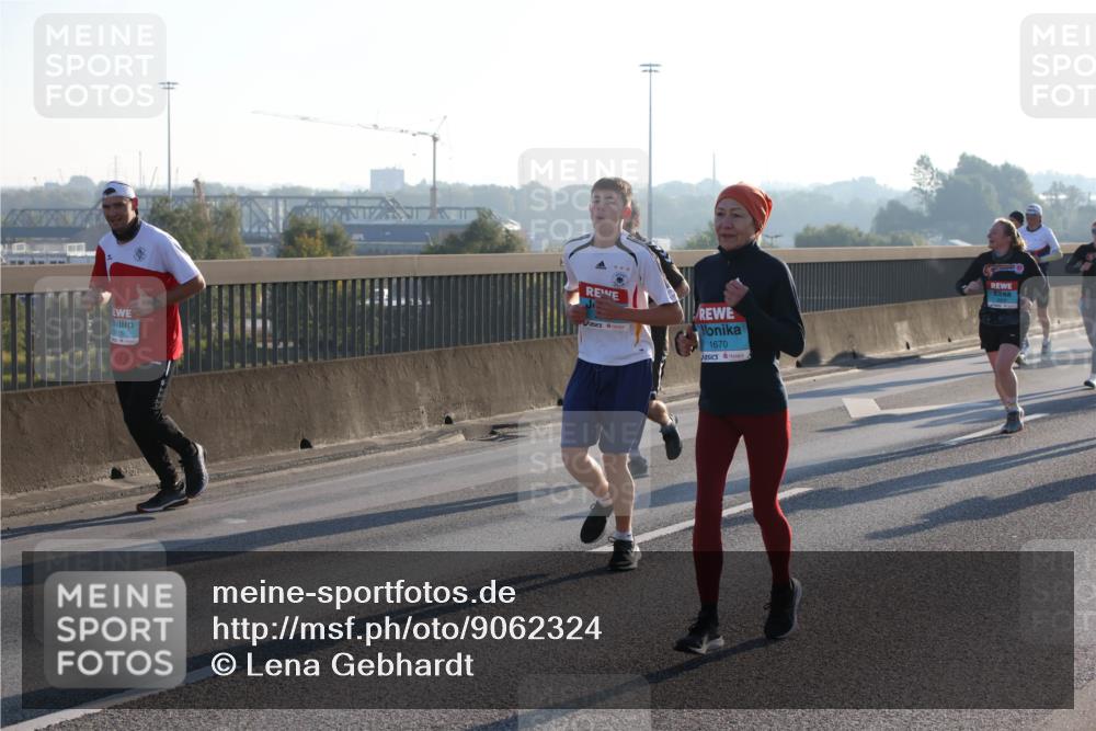 03.10.2025 - Köhlbrandbrückenlauf Lena Gebhardt http://msf.ph/oto/9062324 03.10.2025 09:20:15 Position 1 3615, 1670 meine-sportfotos.de
