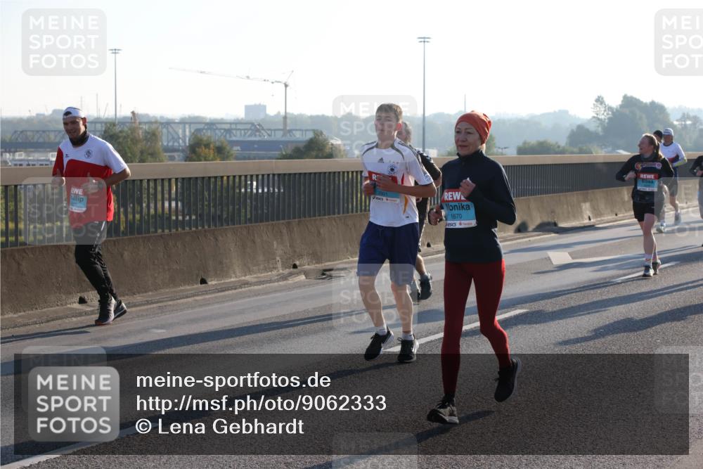 03.10.2025 - Köhlbrandbrückenlauf Lena Gebhardt http://msf.ph/oto/9062333 03.10.2025 09:20:15 Position 1 1670 meine-sportfotos.de