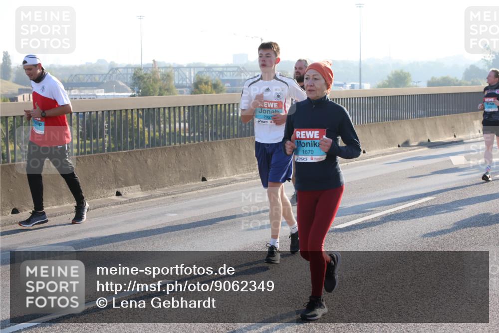 03.10.2025 - Köhlbrandbrückenlauf Lena Gebhardt http://msf.ph/oto/9062349 03.10.2025 09:20:15 Position 1 2921, 1670 meine-sportfotos.de