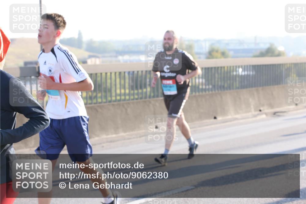 03.10.2025 - Köhlbrandbrückenlauf Lena Gebhardt http://msf.ph/oto/9062380 03.10.2025 09:20:16 Position 1  meine-sportfotos.de