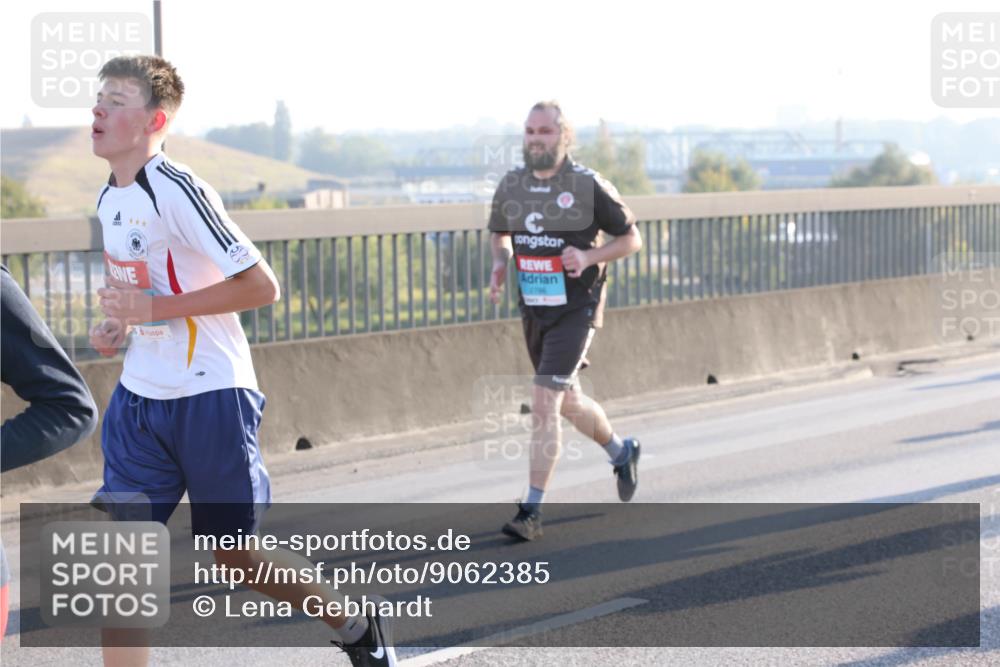 03.10.2025 - Köhlbrandbrückenlauf Lena Gebhardt http://msf.ph/oto/9062385 03.10.2025 09:20:16 Position 1  meine-sportfotos.de