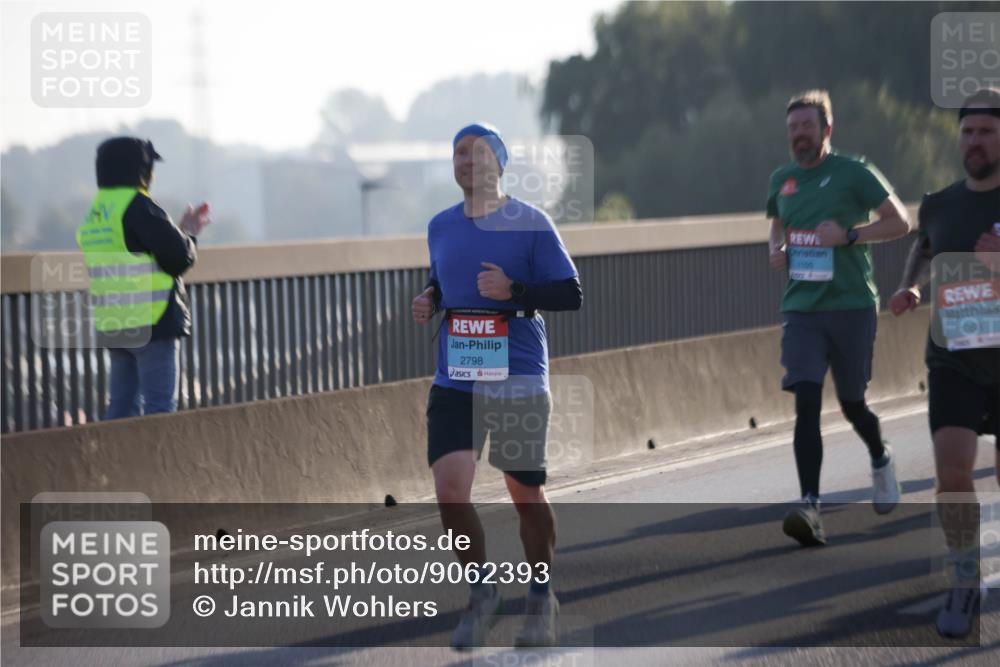 03.10.2025 - Köhlbrandbrückenlauf Jannik Wohlers http://msf.ph/oto/9062393 03.10.2025 09:15:36 Position 3 2798, 1105, 1088 meine-sportfotos.de