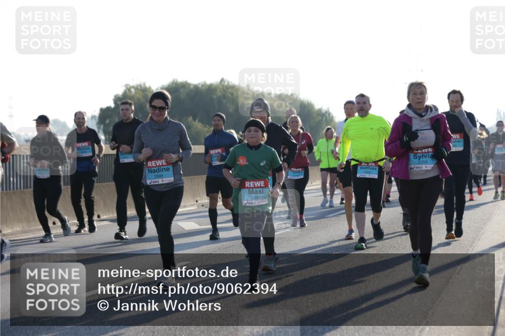 03.10.2025 - Köhlbrandbrückenlauf Jannik Wohlers http://msf.ph/oto/9062394 03.10.2025 09:23:38 Position 3 2899, 2898, 2058 meine-sportfotos.de