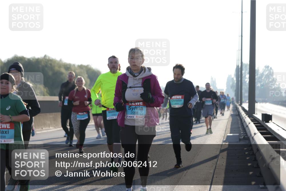 03.10.2025 - Köhlbrandbrückenlauf Jannik Wohlers http://msf.ph/oto/9062412 03.10.2025 09:23:39 Position 3 898, 2362, 3669, 2058 meine-sportfotos.de