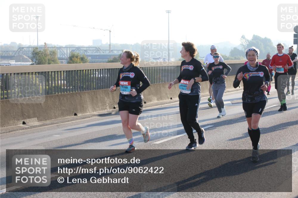 03.10.2025 - Köhlbrandbrückenlauf Lena Gebhardt http://msf.ph/oto/9062422 03.10.2025 09:20:17 Position 1 3010, 306 meine-sportfotos.de