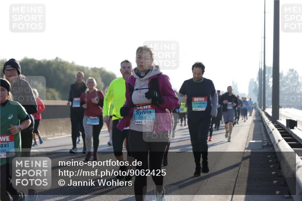 03.10.2025 - Köhlbrandbrückenlauf Jannik Wohlers http://msf.ph/oto/9062425 03.10.2025 09:23:39 Position 3 898, 2058, 3669, 6 meine-sportfotos.de