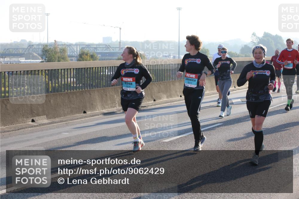 03.10.2025 - Köhlbrandbrückenlauf Lena Gebhardt http://msf.ph/oto/9062429 03.10.2025 09:20:17 Position 1 3006, 3010 meine-sportfotos.de