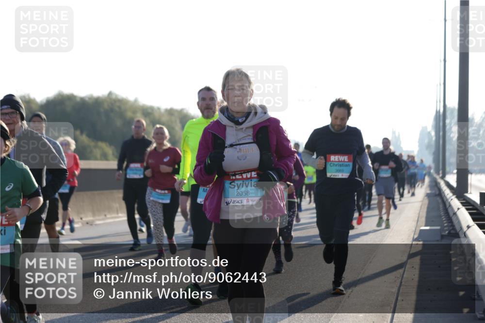 03.10.2025 - Köhlbrandbrückenlauf Jannik Wohlers http://msf.ph/oto/9062443 03.10.2025 09:23:39 Position 3 2058, 3669 meine-sportfotos.de