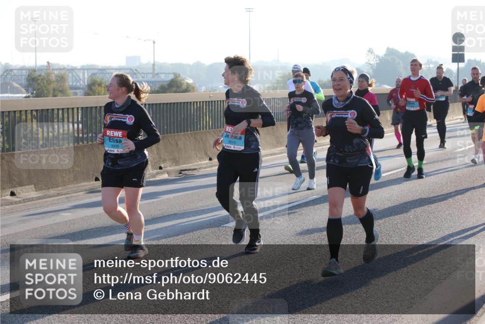 03.10.2025 - Köhlbrandbrückenlauf Lena Gebhardt http://msf.ph/oto/9062445 03.10.2025 09:20:18 Position 1 3006, 3010 meine-sportfotos.de