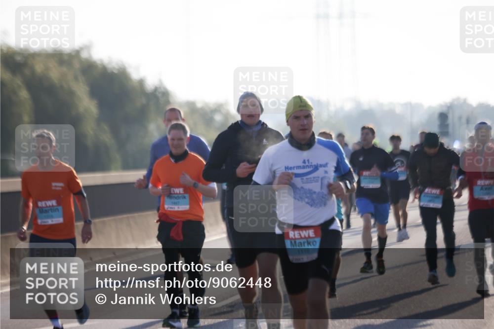 03.10.2025 - Köhlbrandbrückenlauf Jannik Wohlers http://msf.ph/oto/9062448 03.10.2025 09:15:39 Position 3 1447, 41, 1116 meine-sportfotos.de