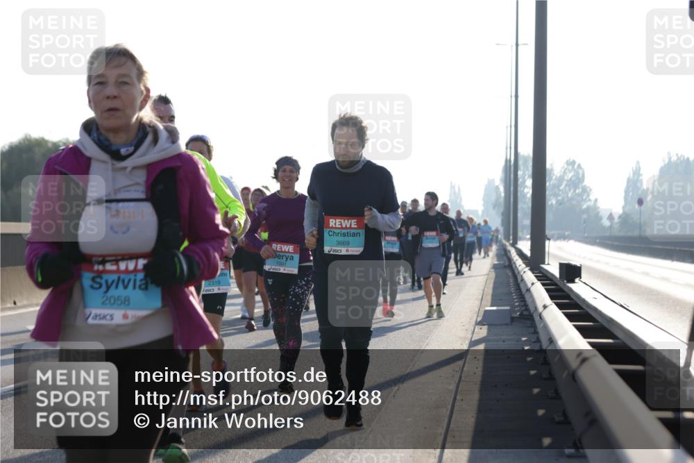 03.10.2025 - Köhlbrandbrückenlauf Jannik Wohlers http://msf.ph/oto/9062488 03.10.2025 09:23:40 Position 3 2058, 2319, 1001, 3669 meine-sportfotos.de